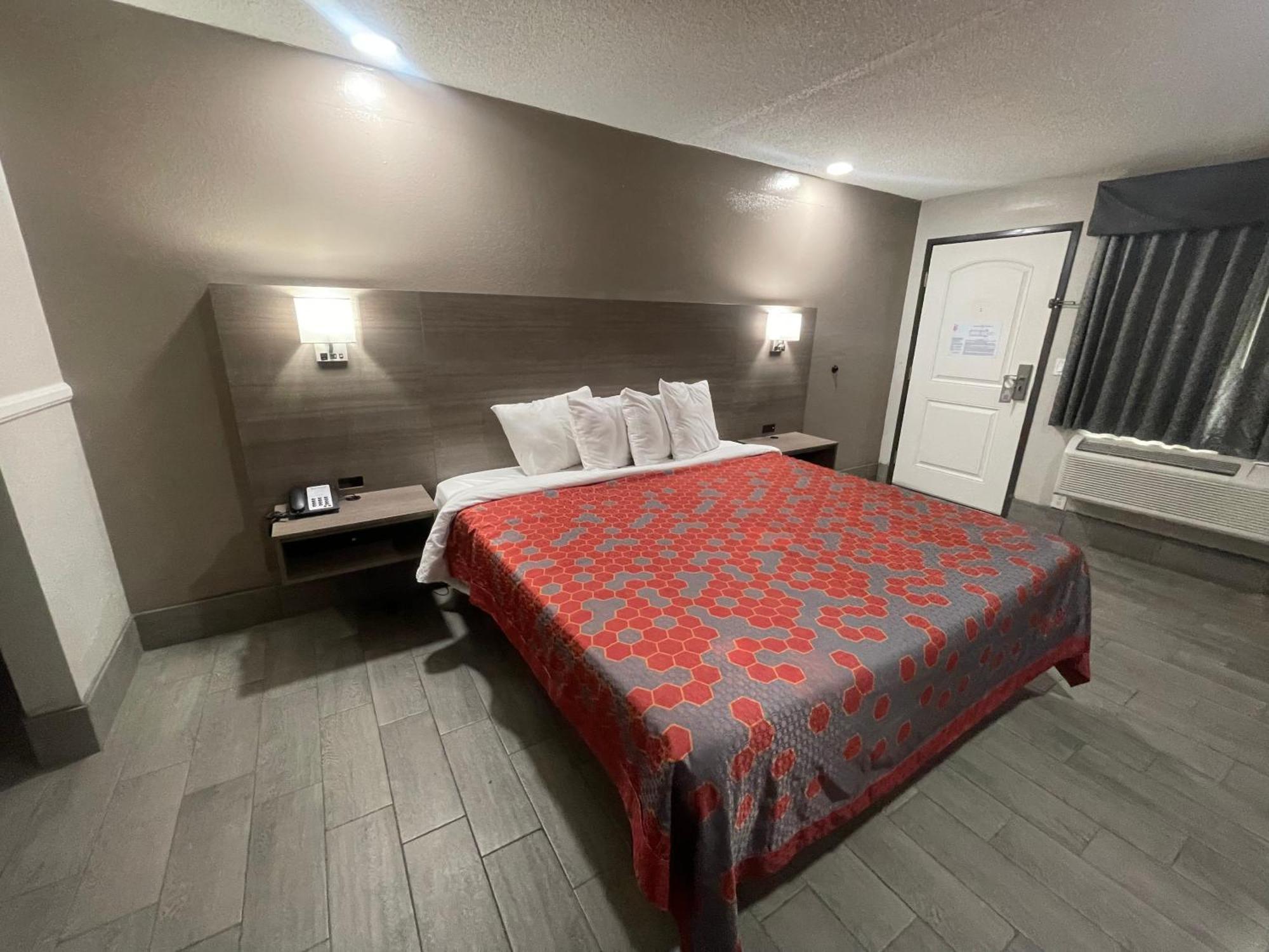 Simplestay - Downtown * San Bernardino