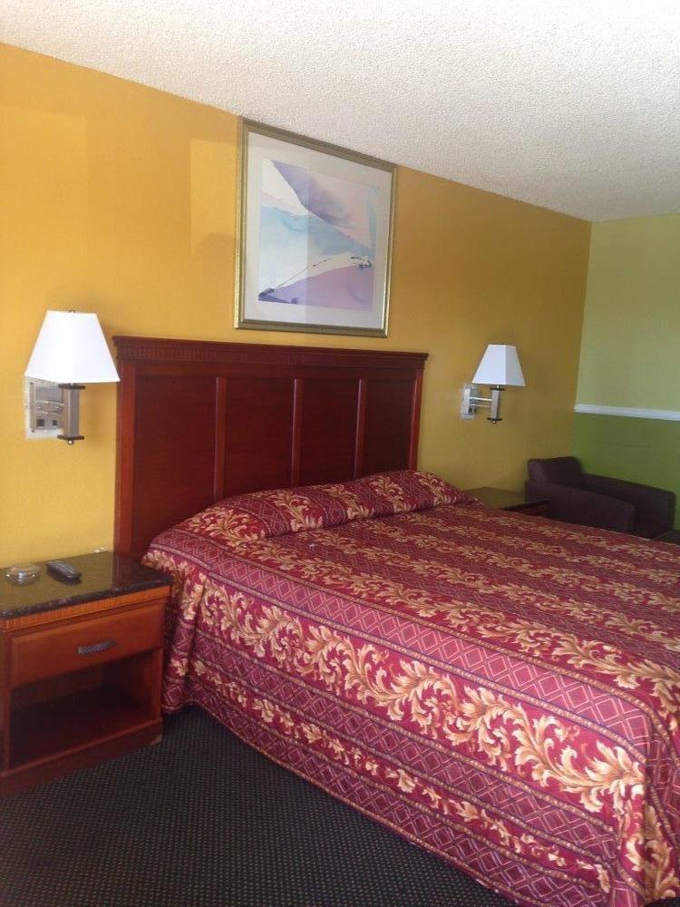 Simplestay - Downtown * San Bernardino