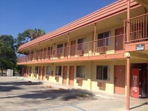 Simplestay - Downtown Motel